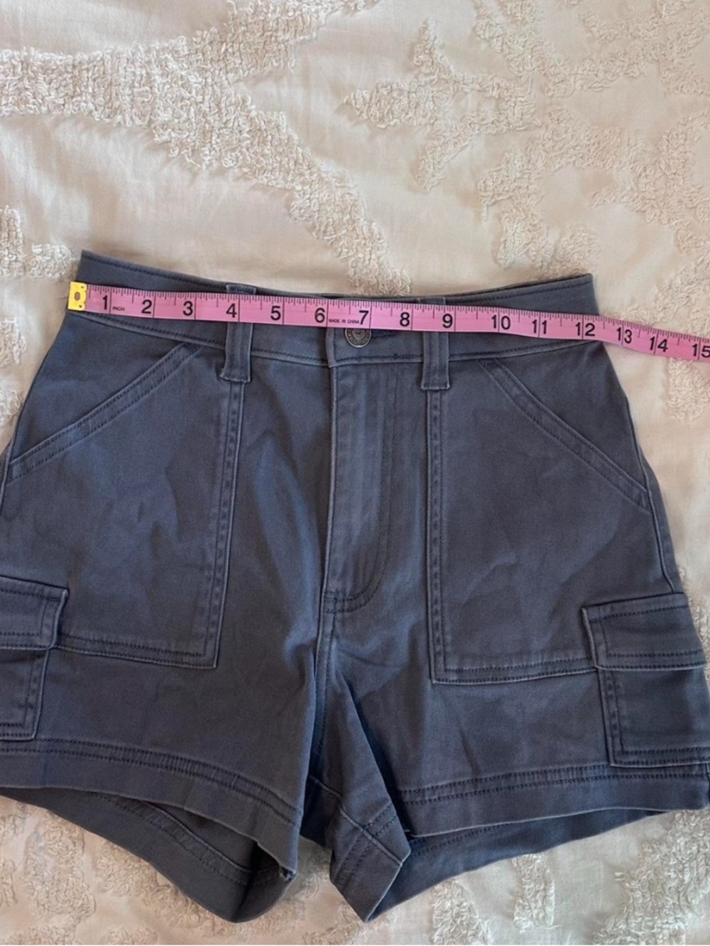 Hollister Gray Cargo Juniors 00/000 W24 Shorts Y2K Streetwear Casual EUC Women’s - Picture 7 of 8